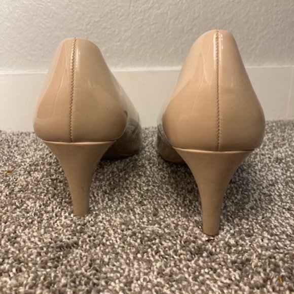 Beautiful Nude Pumps size womens 7 wide - Picture 4 of 7